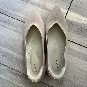 VIVAIA Women's Beige Pointy Flats